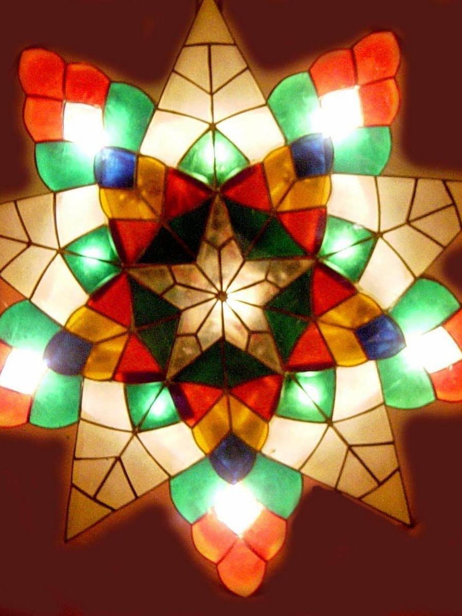 Pah role philippine, l'étoile traditionnelle de Noël de l'archipel asiatique.
