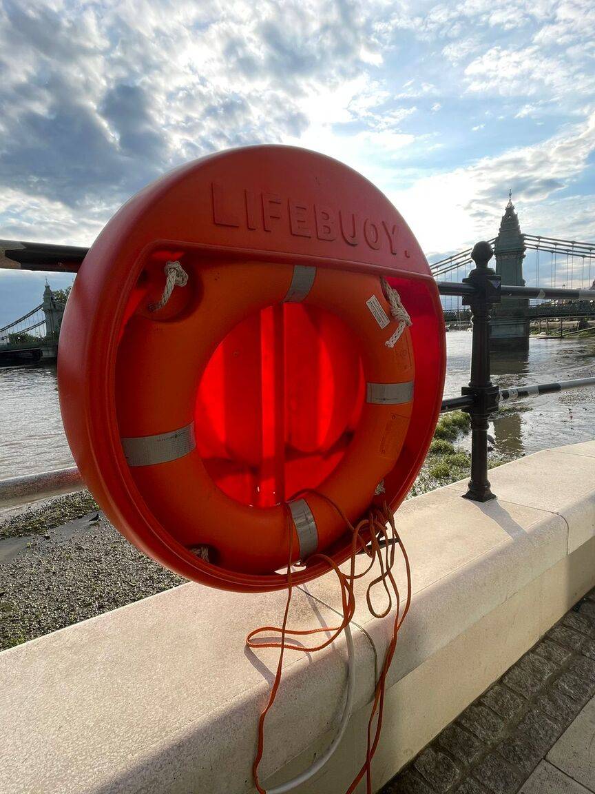 Bouée de sauvetage sur les bords de la Tamise, à Londres © Pilote Moulard