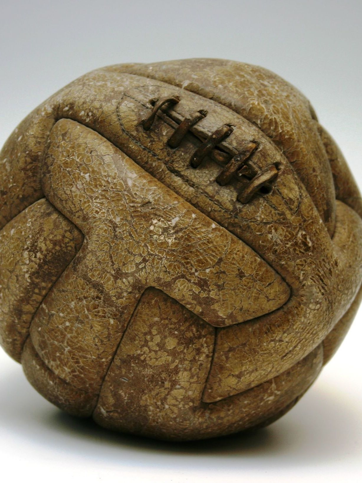 Ballon de la coupe du monde en Uruguay en 1930 © National Museum of Football, Manchester