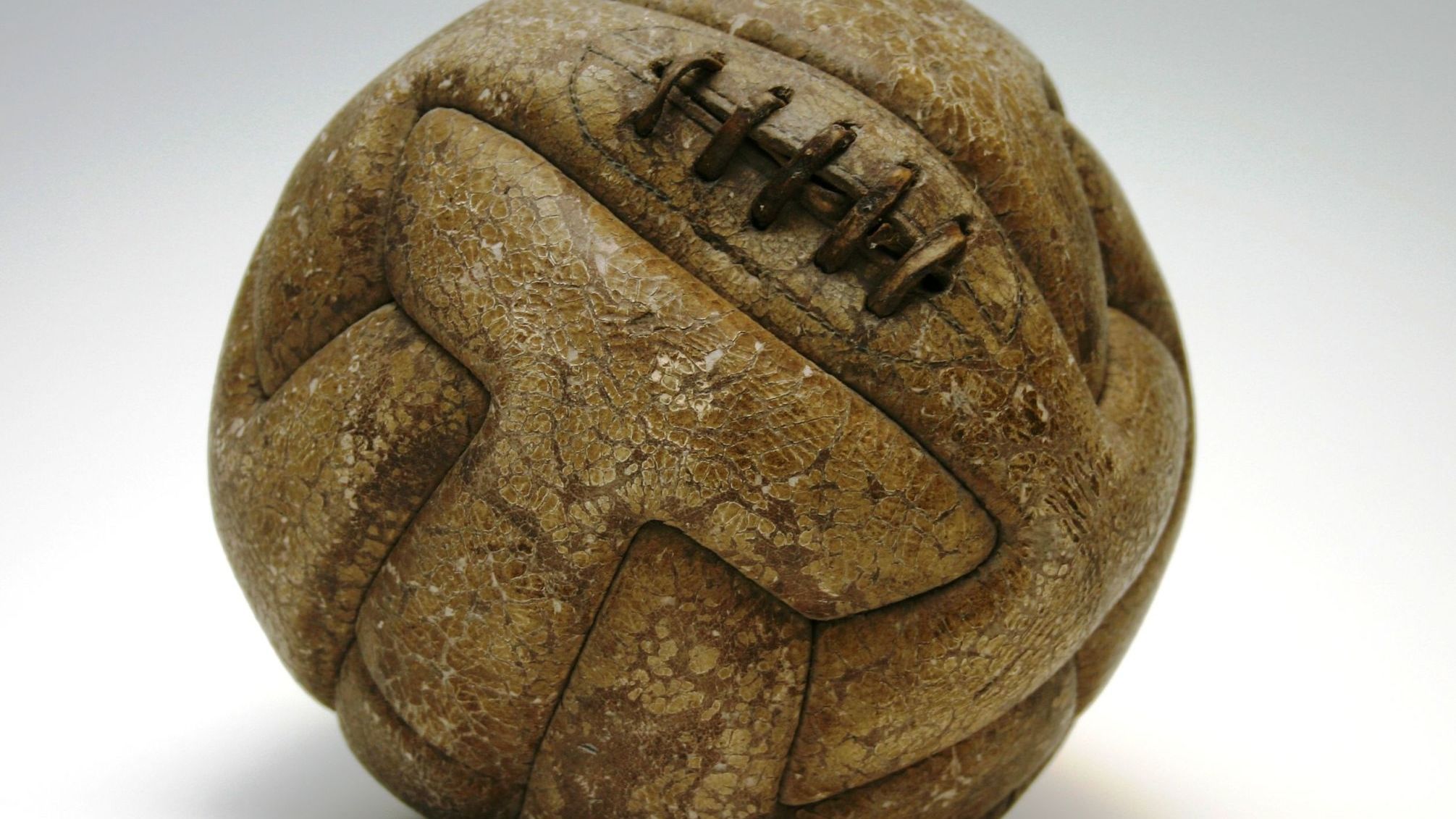 Ballon de la coupe du monde en Uruguay en 1930 © National Museum of Football, Manchester