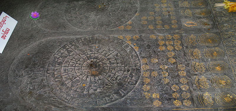 Empreintes des pieds de Bouddha. Temple Wat Bowonniwet Vihara, Bangkok, Thailande