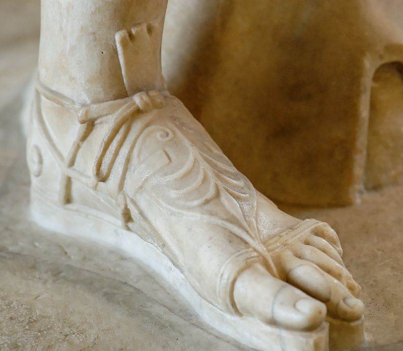 pied-diane-sculpture-histoire-sandale-louvre