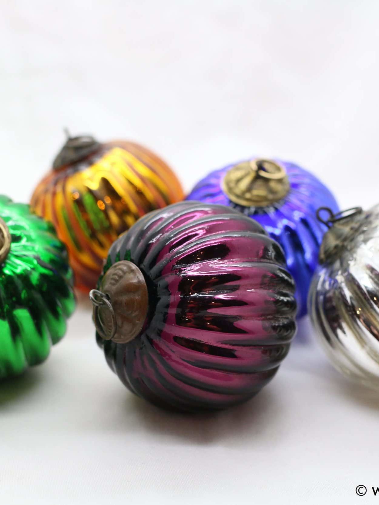 ancienne-boule-noel-verre-colore-histoire