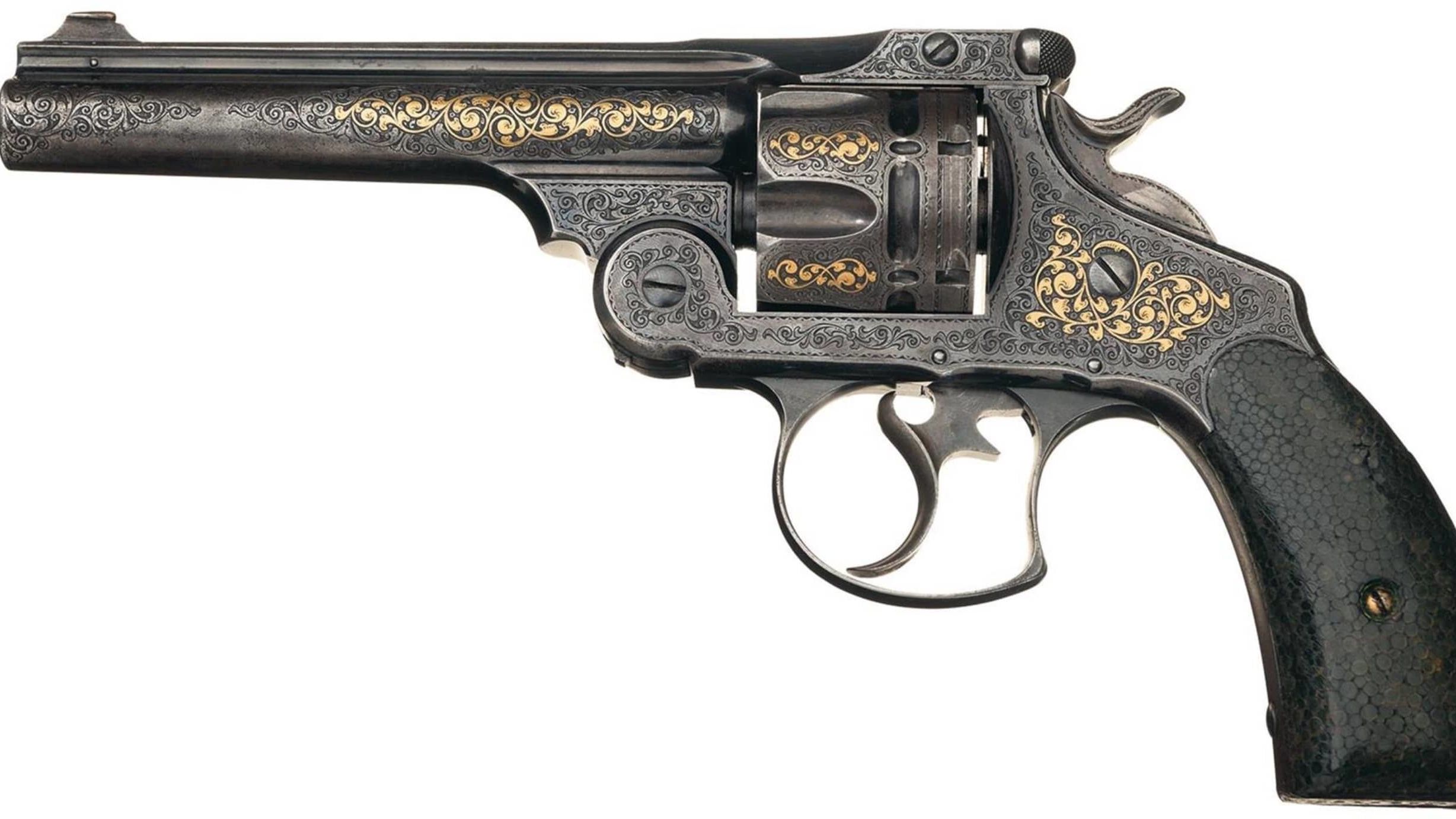 Revolver Double Action « Frontier » de Smith & Wesson. Modèle gravé par Gustave Young et présenté à l’Exposition Universelle de Chicago en 1893, richement gravé et incrusté d’or. © Rock Island Auction
