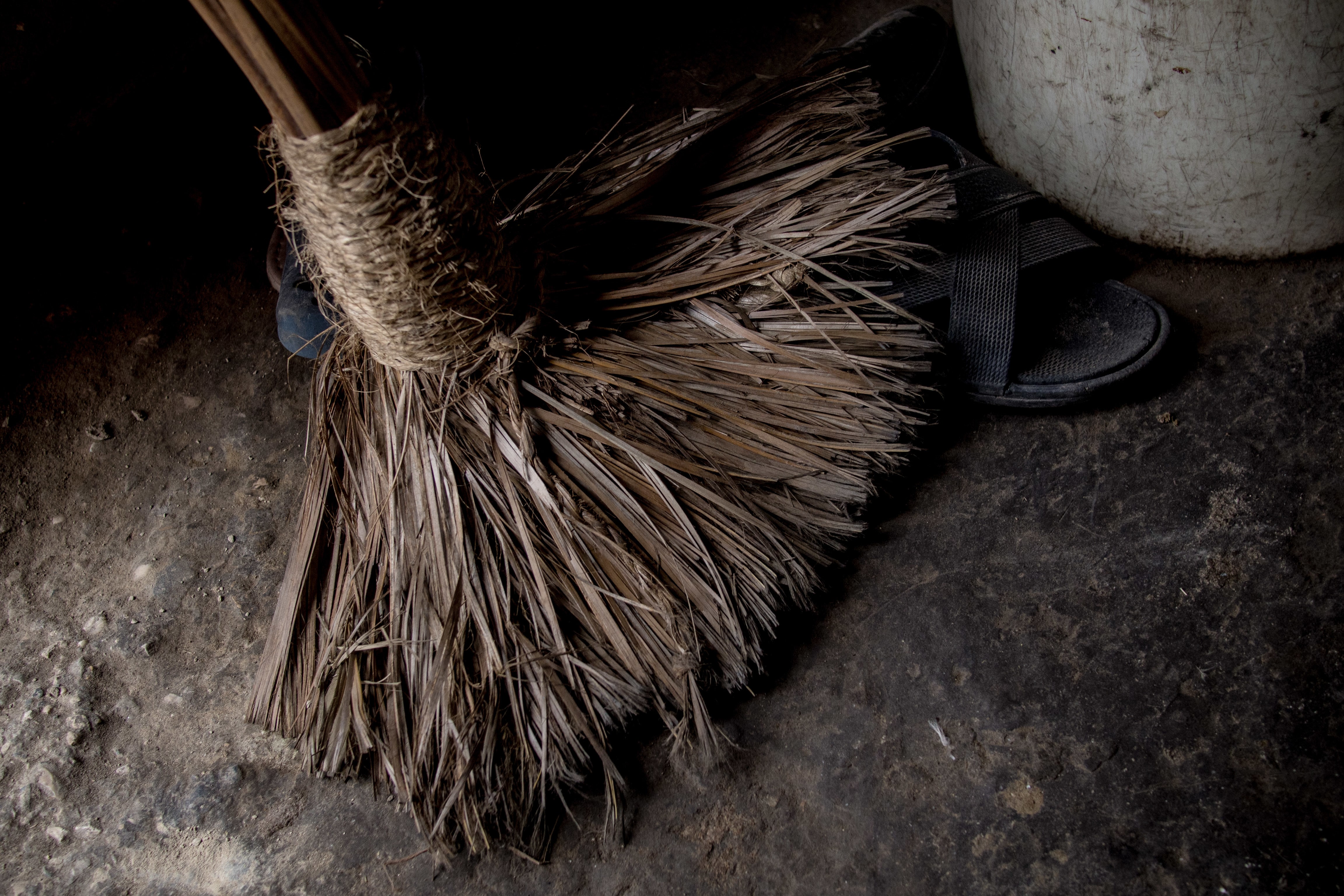 Balai paille de riz pour enfant