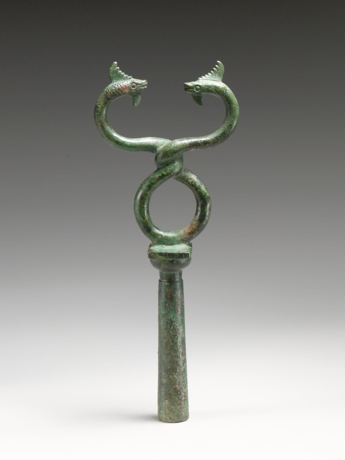 Extrémité surmontant un kerykeion en bronze datant de la fin VIe ou tout début du Ve siècle © MET Museum