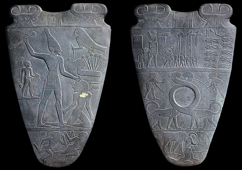 Envers et avers de la palette de Narmer en schiste vert. Hierakonpolis, circa 3100 avant notre ère. Musée du Caire