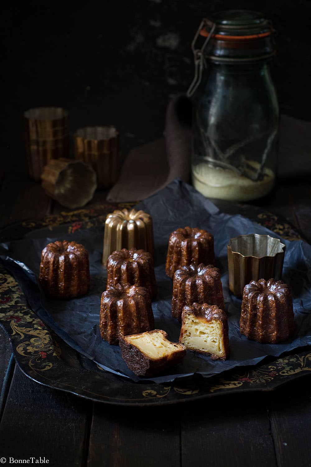 Cannelés bordelais est leur moule en cuivre © BonneTable