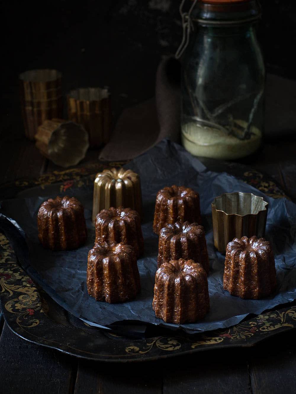 Cannelés bordelais est leur moule en cuivre © BonneTable