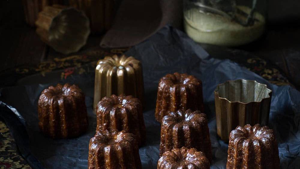 Cannelés bordelais est leur moule en cuivre © BonneTable