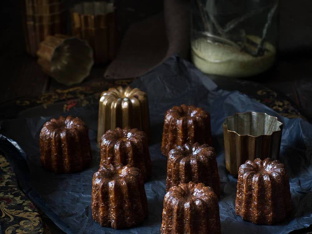 Cannelés bordelais est leur moule en cuivre © BonneTable