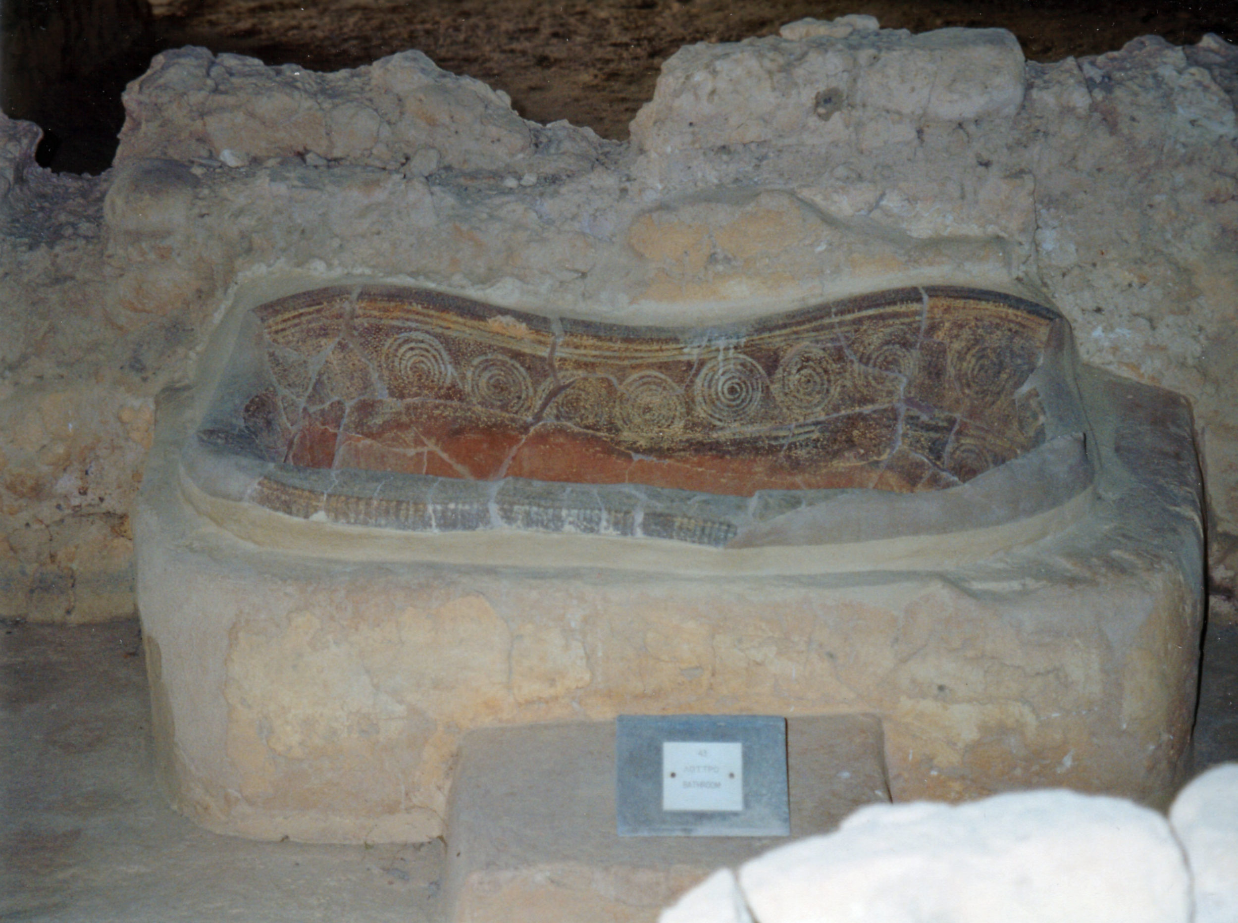 Baignoire du palais mycénien de Nestor dans la ville moderne de Pýlos en Grèce.