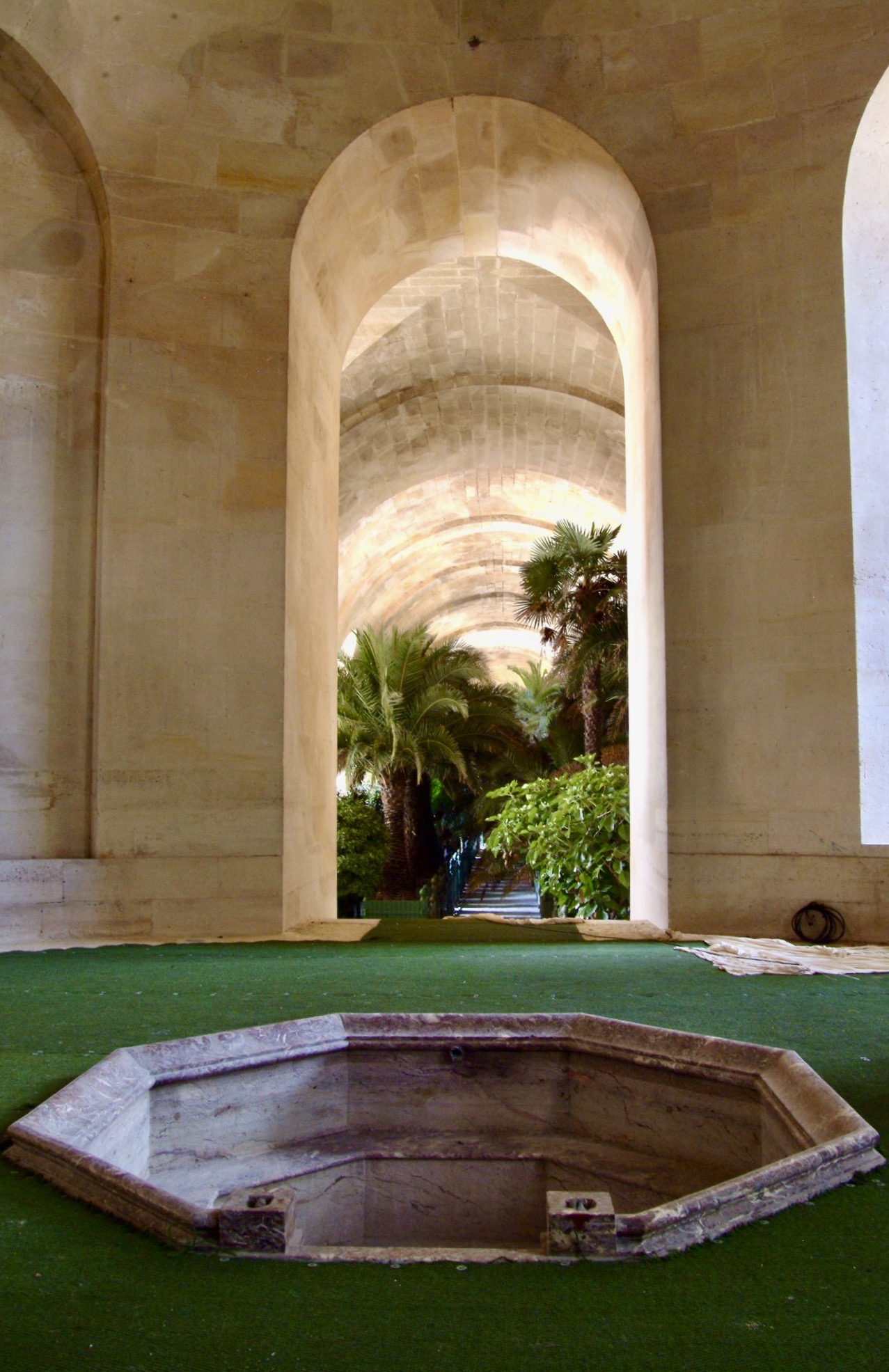 La baignoire de Louis XIV, aujourd’hui à l’Orangerie de Versailles © Château de Versailles